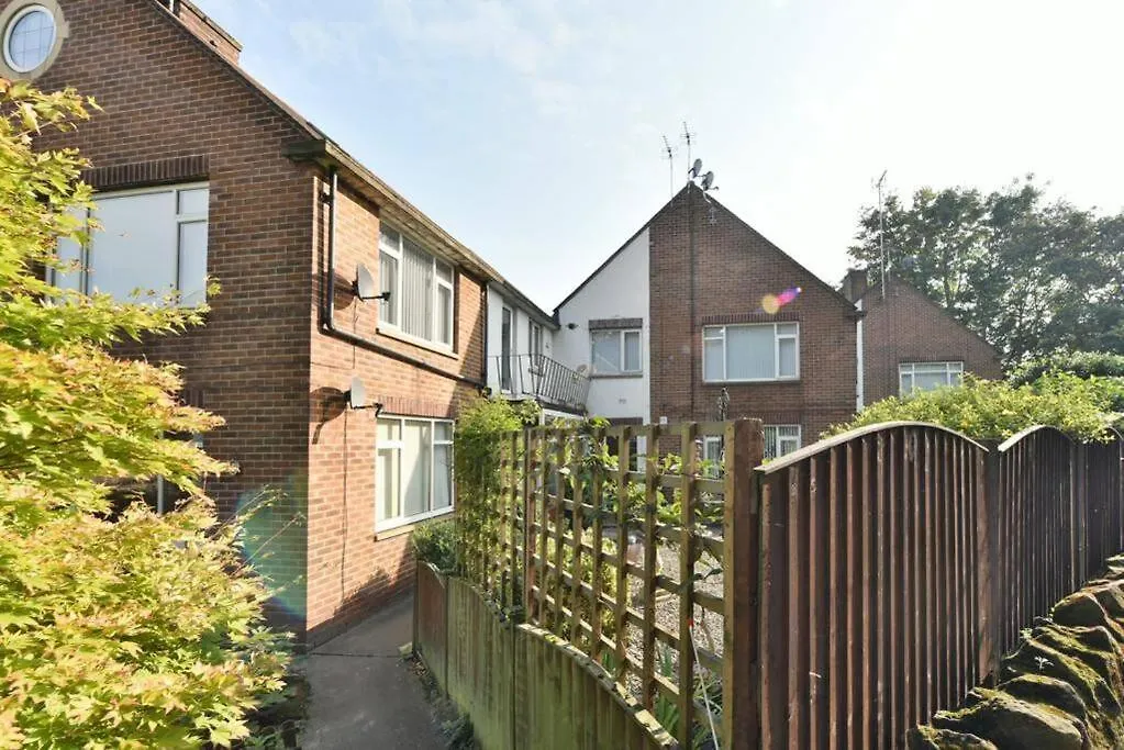 Spacious 3 Bedroom, 2 Bathroom House Pontefract Apartment