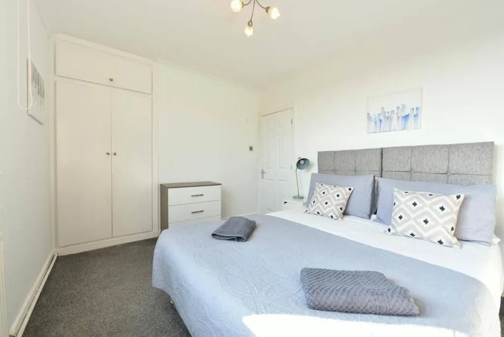 Spacious 3 Bedroom, 2 Bathroom House Pontefract